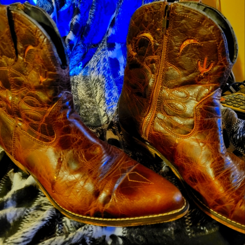 Cowboy ankle boot